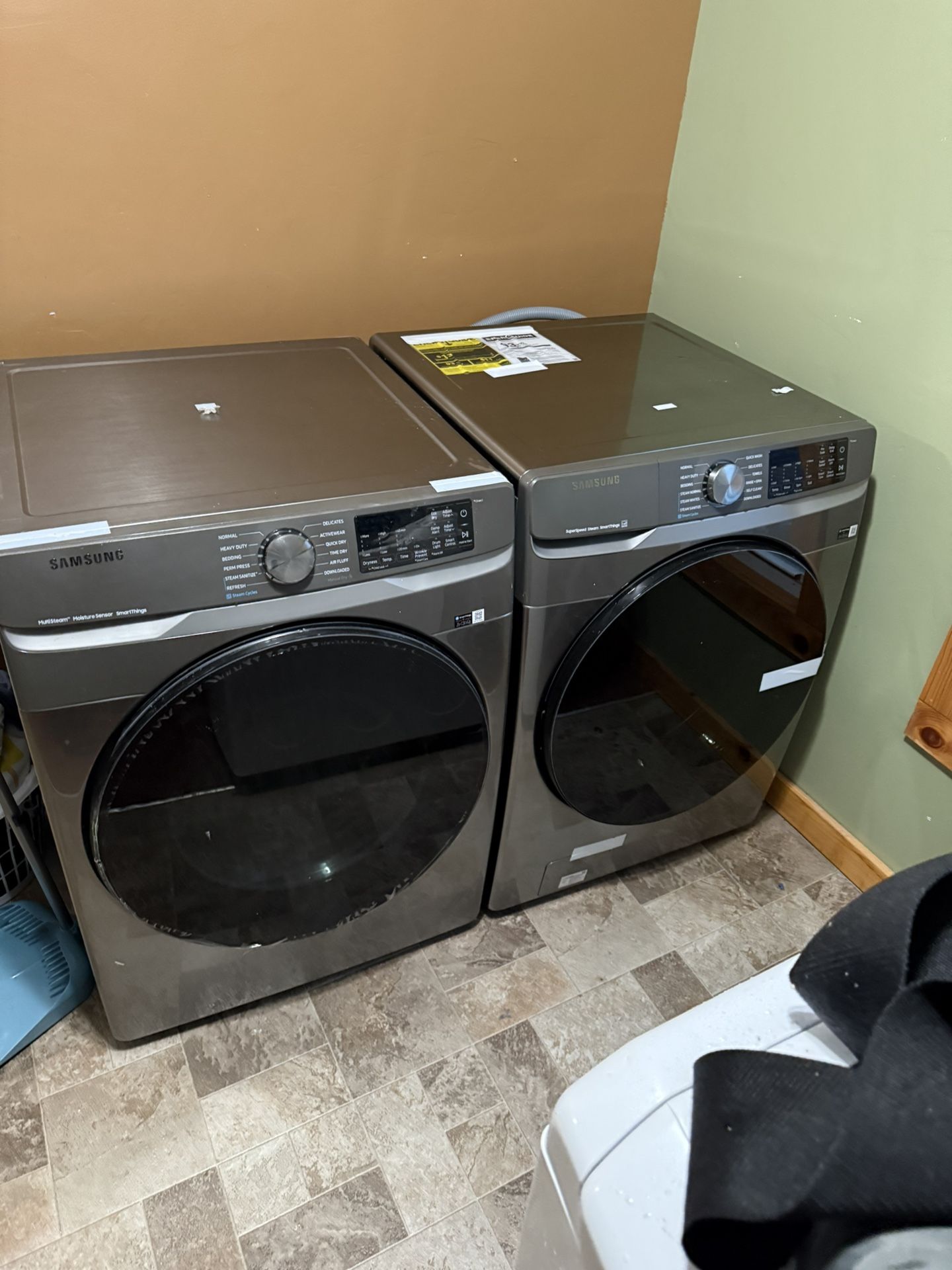 Set Of Washer And Dryer New Never Use Whit The Plastic