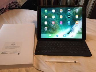 Ipad pro 128GB 12.9 WFI CELLUAR WITH KEYBOARD N APPLE PEN