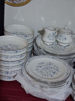 Noritake Ivory china set for 12pepole 92pc