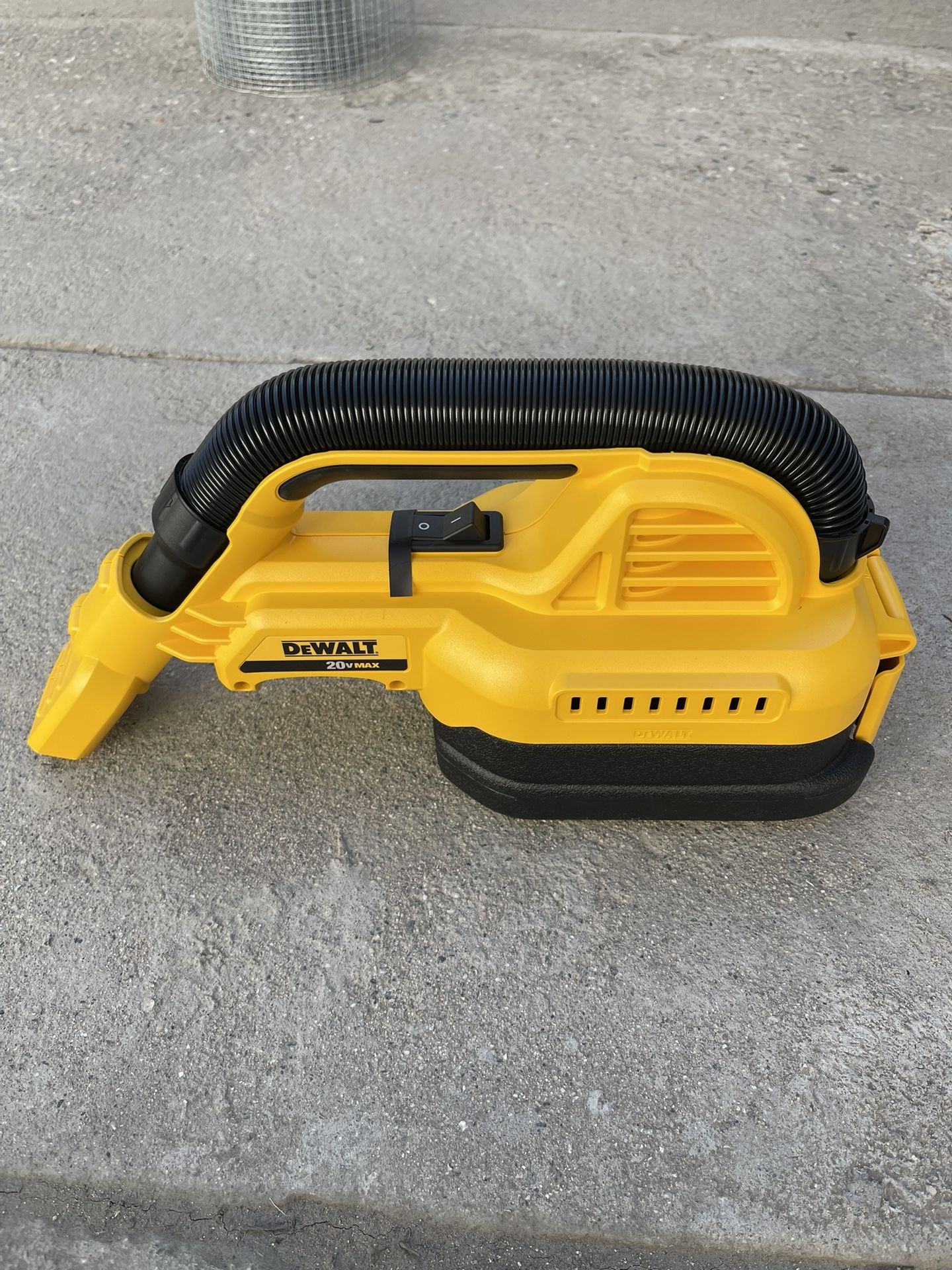 DEWALT 20V MAX 1/2 Gal. Wet/Dry Vacuum