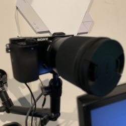 Sony A6000 Mirrorless + Sigma F1.4 Lens