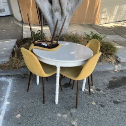 Free Table And Chairs 