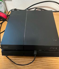 PS4 comes with one game