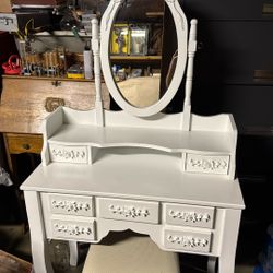 Vintage-Style White Vanity Table Set with Mirror & Stool – Excellent Condition
