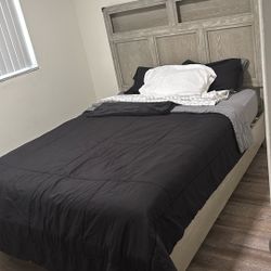 Queen Size Bed 