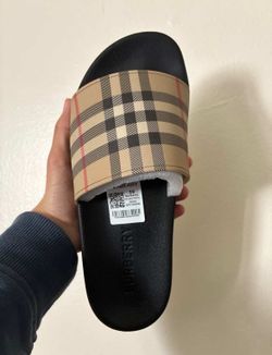 BURBERRY SLIDES SIZE 7,8
