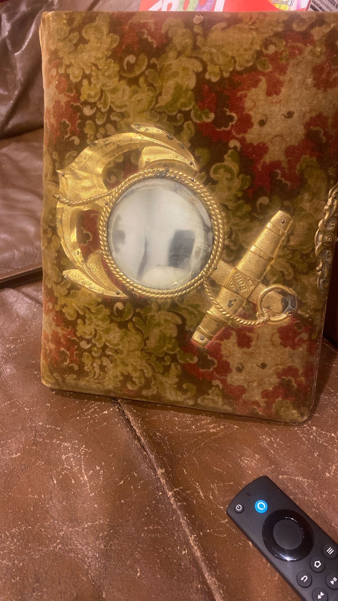 Antique Victorian 1895 Velvet Photo Album