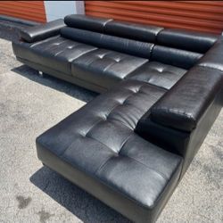 SECTIONAL COUCH  🛋