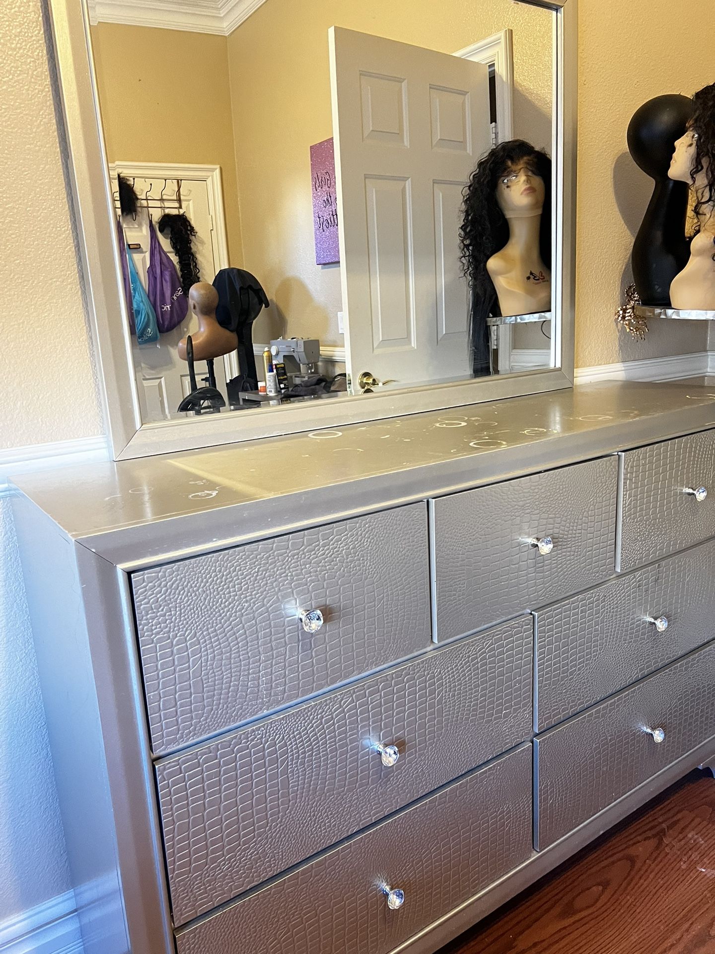 Dresser W/Mirror