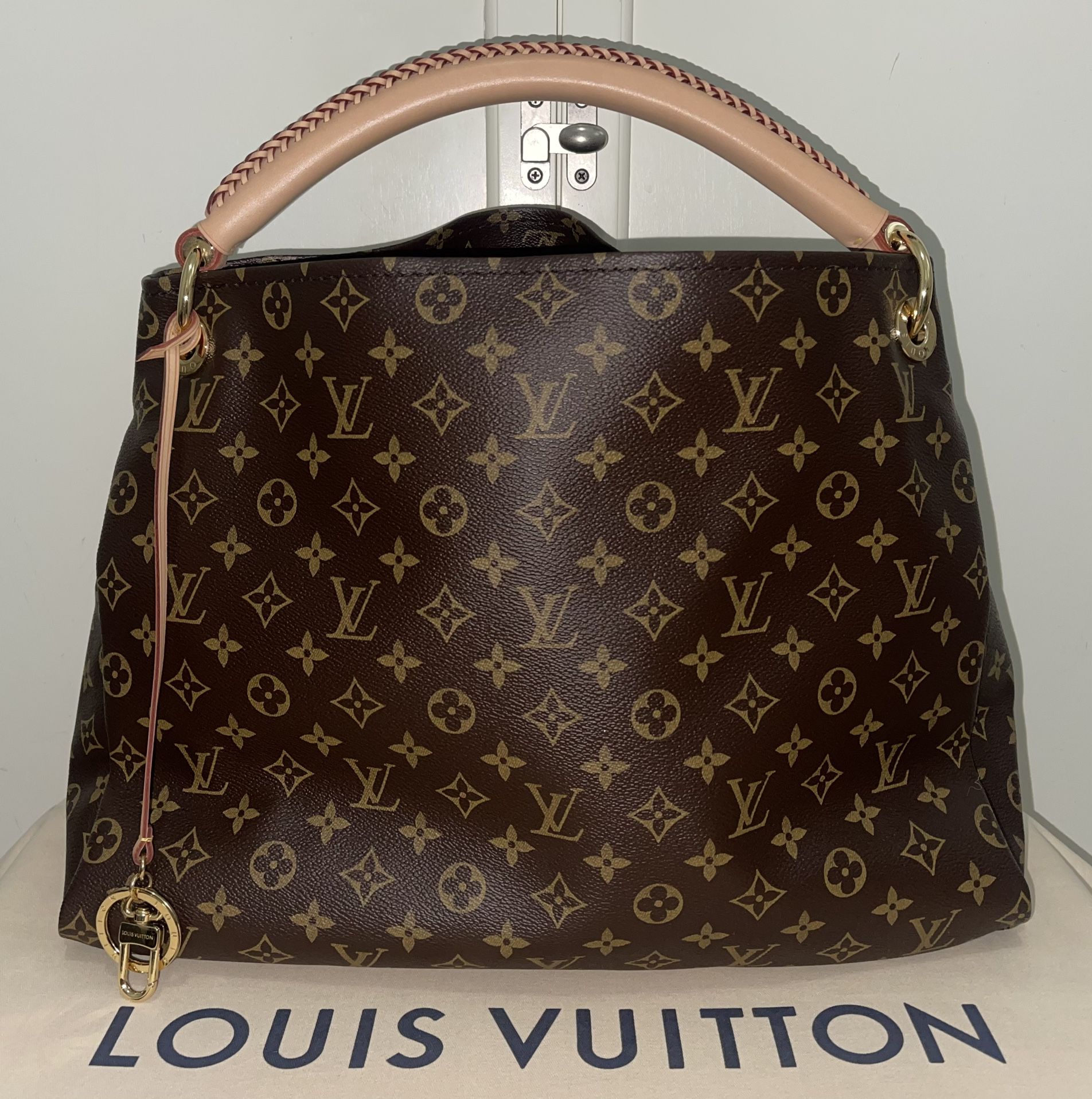 Louis Vuitton Siracusa GM bag for Sale in Fair Oaks Ranch, TX - OfferUp