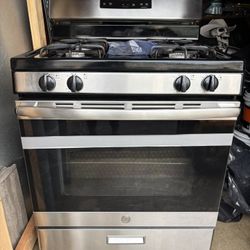 Stainless Steal Gas Stove And Microwave 
