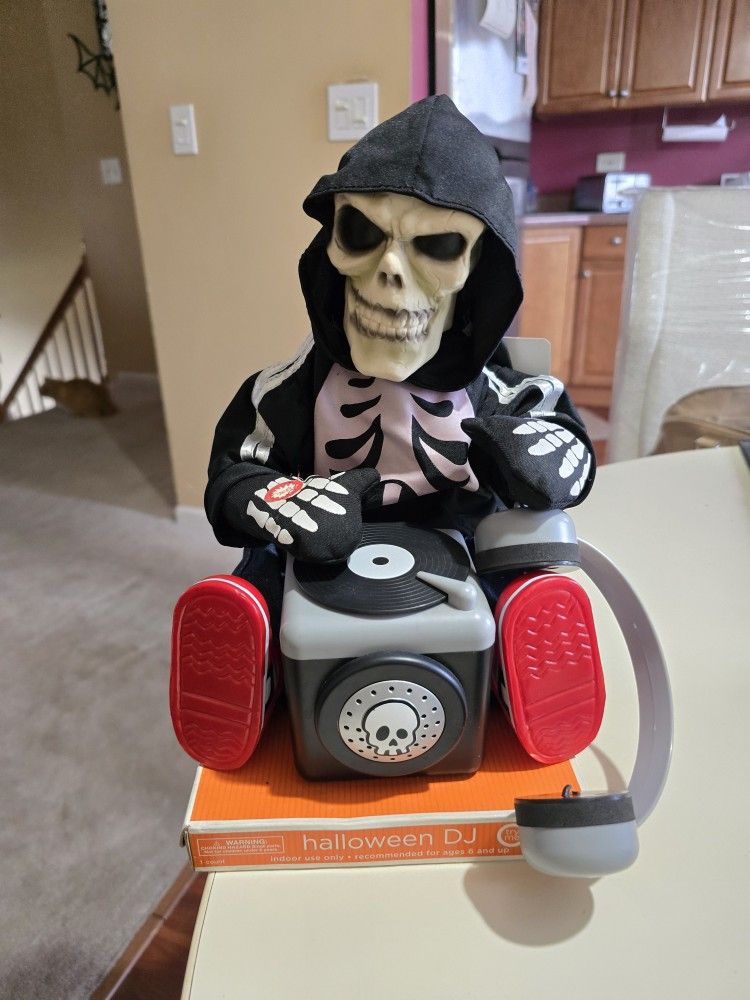 HALLOWEEN DJ RAPPER ANIMATED NEW