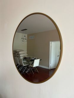 Round mirror
