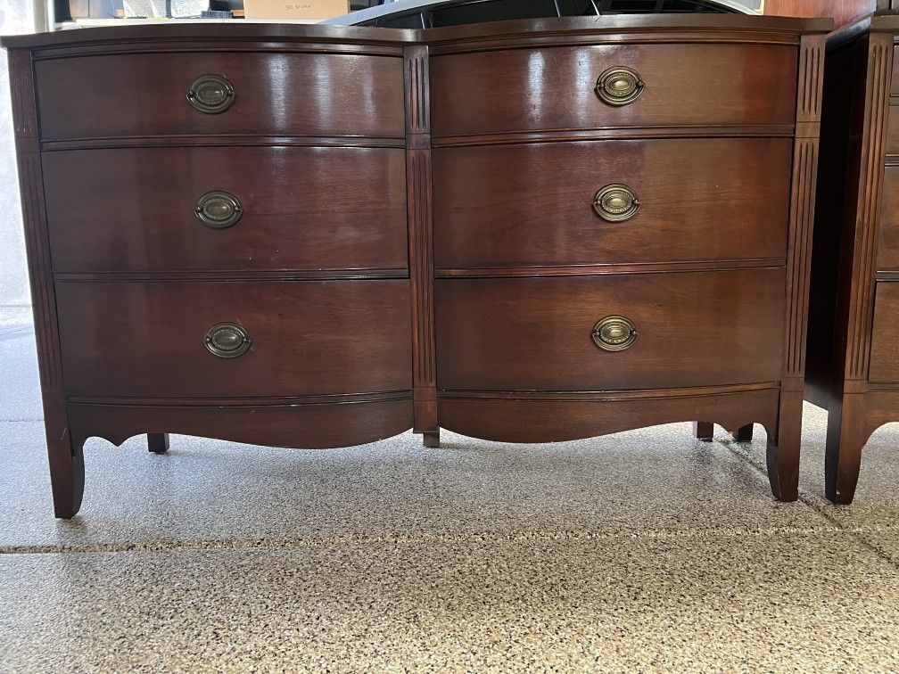 1940's Dixie Furniture Mahogany Serpentine Front Dresser With Mirror $500 OBO