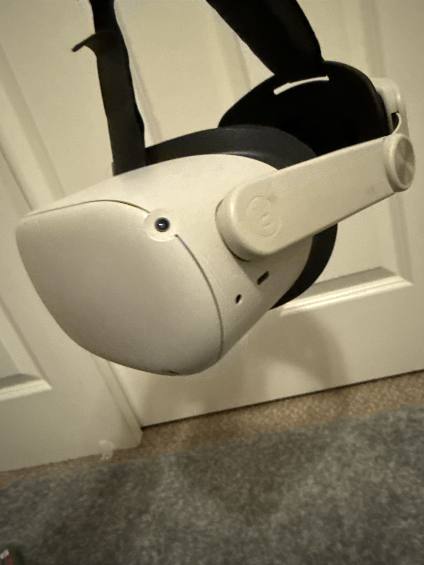 Ocoulos Quest 2 With Controller’s And Charger And Upgraded Head Band