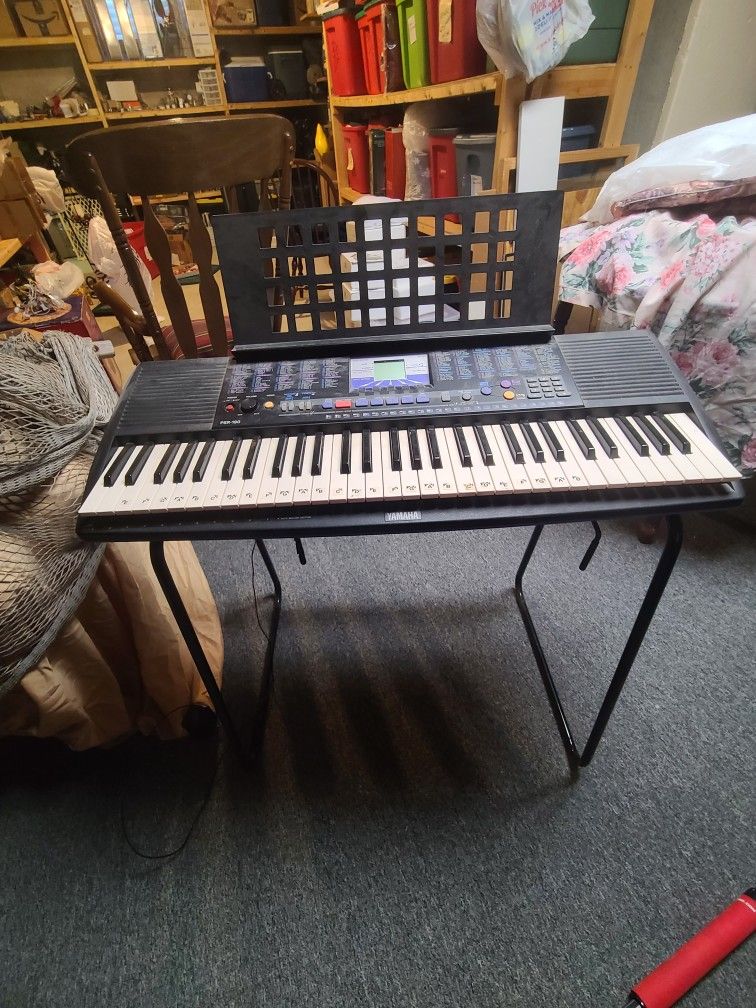 Yamaha Keyboard With Stand