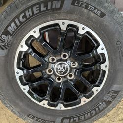 4 Toyota Tundra  OEM black wheels rims , tires Sequoia 2024 2025 NEW