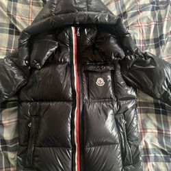 Montbeliard Hooded Short Down Jacket