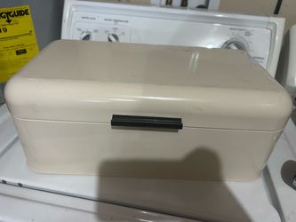 Metal bread box