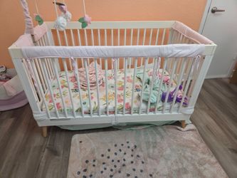 Baby crib with bedding, matress and mobile