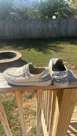 Size 6 Womens Hey Dudes