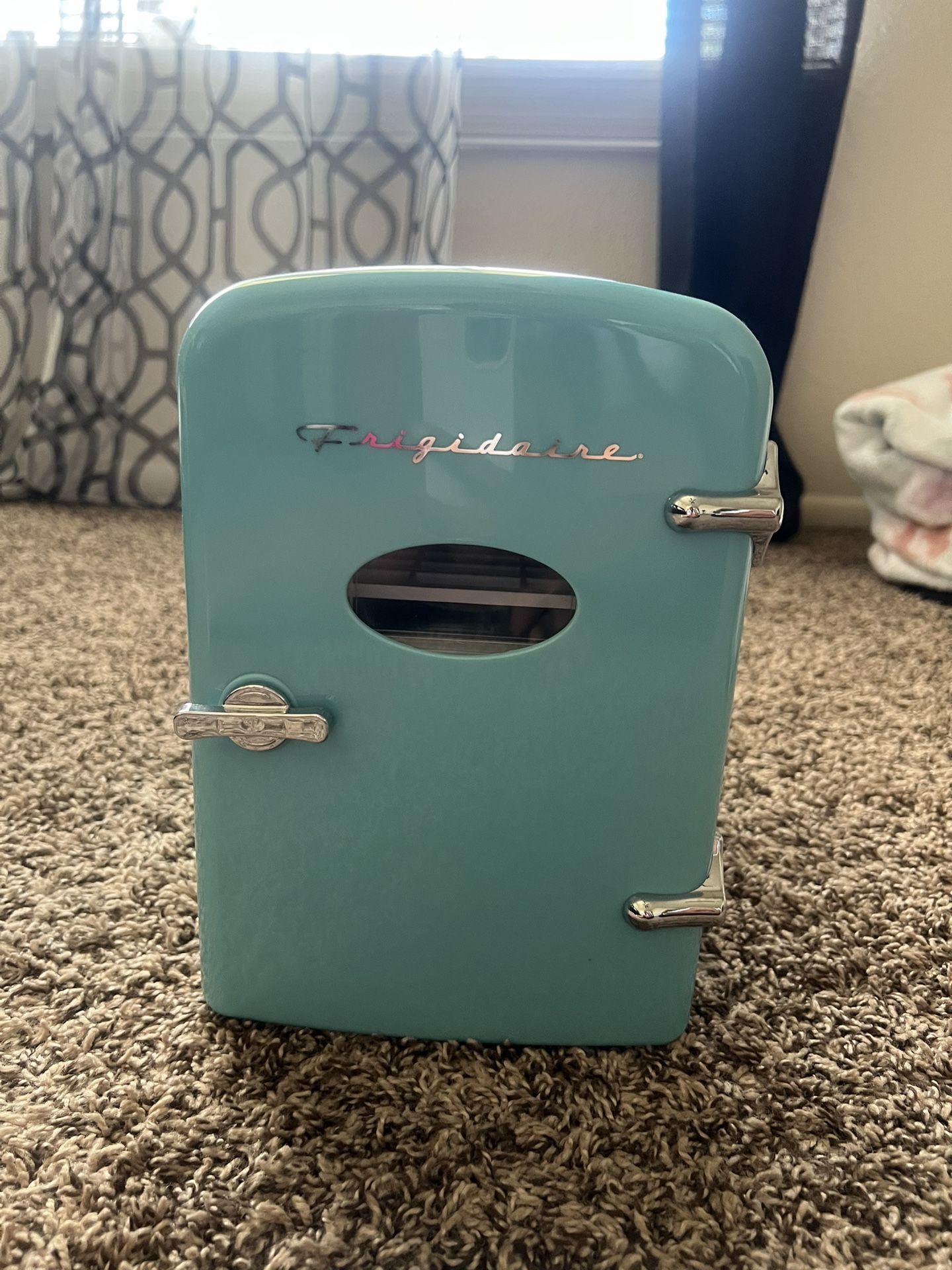 Frigidaire 9 Can Mini Fridge