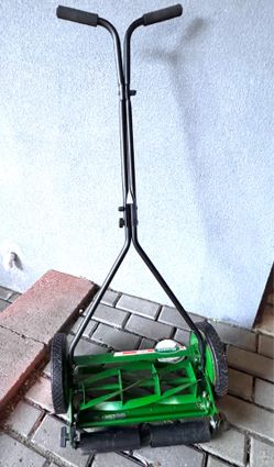 Scott's 16 in. Manual Walk Behind Push Reel Lawn Mower - USED ONCE LIKE NEW