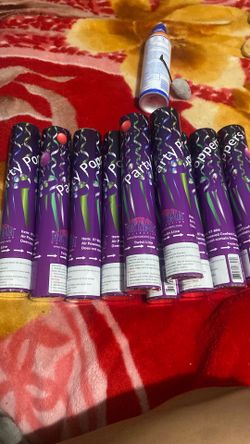 10 party poppers