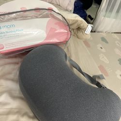 Frida nursing pillow