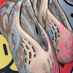 Yeezy RNNR MX Sand Gray