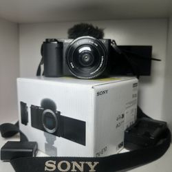 Sony Alpha ZV-E10 Mirrorless Camera Kit 16-50mm Black Lens with Extras