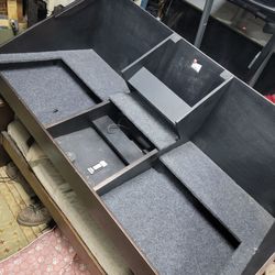 Studio style turntable desk top