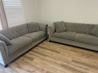 Gray Velvet Tufted Chesterfield Sofa Set