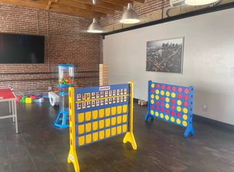 FOURTH OF JULY GIANT PARTY GAMES/ 4 DE JULIO FIESTA GIGANTES JUEGOS