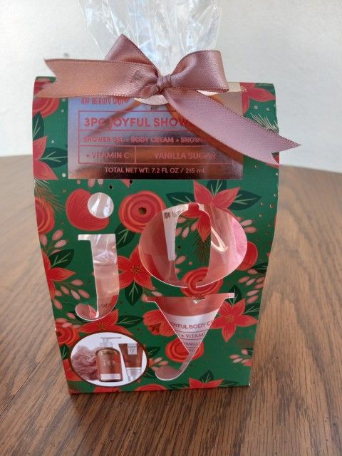 Merry Christmas Set. Xmas Gift. Shower Gel Set. Loofah, Body Cream, And Shower Gel