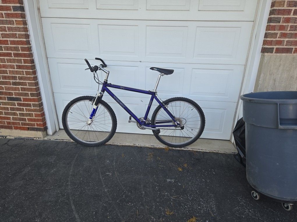 Trek 7000 18" Mountain Bike