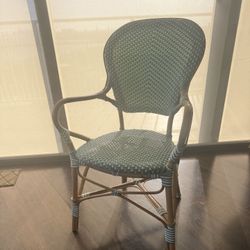 Indoor/outdoor Chairs - 4 With Arms, 2 Without