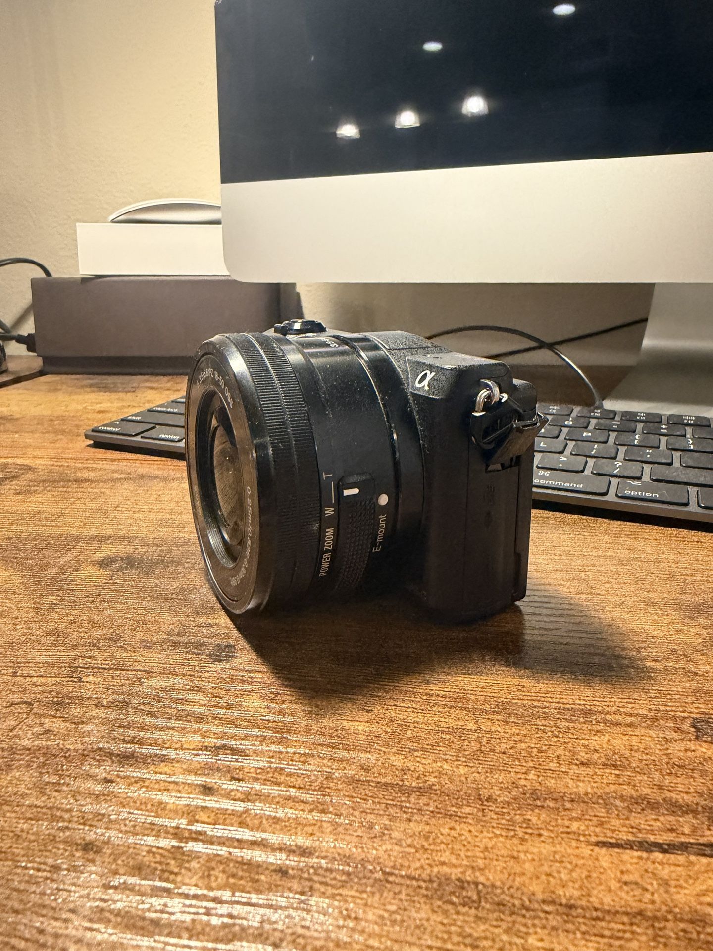 Sony Alpha a5100 24.3MP Camera Sony E OSS 16-50mm Lens 3-Inch Flip Up LCD 90%NEW