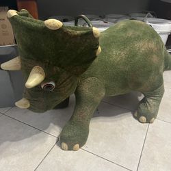 Play school coda, triceratops, dinosaur animatronic