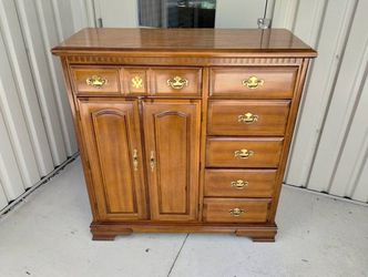 Vintage 1980's Gentlemans Tall Chest - Maple Wood - Bassett Furniture!
