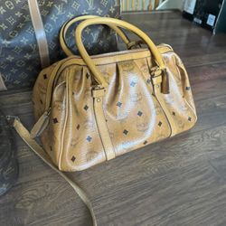 $320 🎈M.C.M. Visetos Handbag 