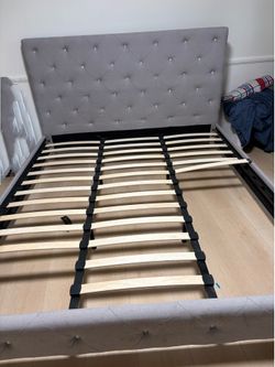 (Size Cal king) bed frame