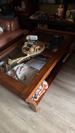 Wood table w/ Accessories