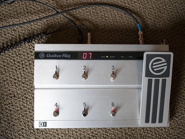 Native Instruments Rig Kontrol 2 Guitar Pedal Board