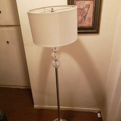 5ft Lamp In Good Condition!