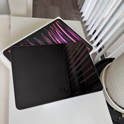 iPad Pro 11th Gen With Apple Pen And Keyboard 