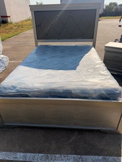 Brand New Beautyrest mattress and Bed Frame with Tufted Headboard and Mattress