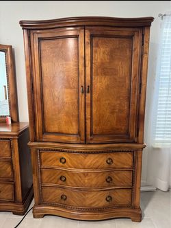 TV Dresser With 3 Drawers