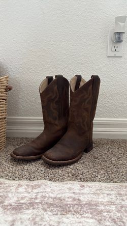 Cowgirl Boots Size 4 in Youth