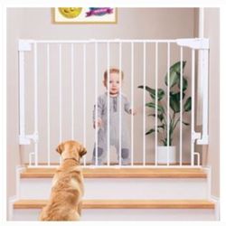 BABY GATE/ TODDLER PROOF/ DOG GATE